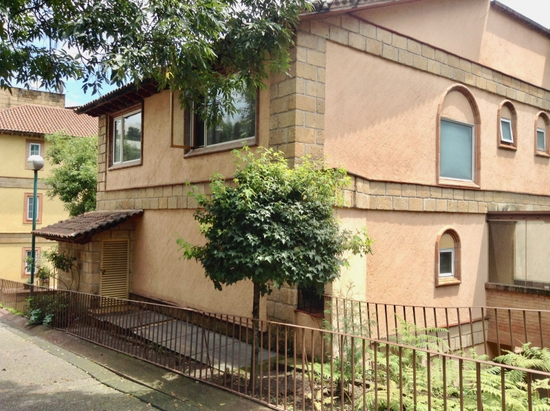 VENDO TOWN HOUSE EN LOMAS DE BEZARES