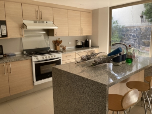 VENTA CASA LOMAS DE VISTAHERMOSA  EN PRIVADA 
