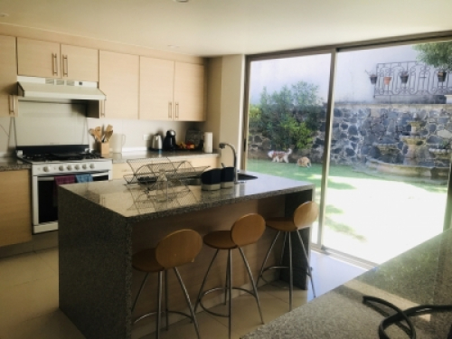 VENTA CASA LOMAS DE VISTAHERMOSA  EN PRIVADA 