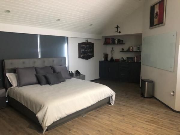 VENDO CASA REMODELADA EN LOMAS HIPODROMO
