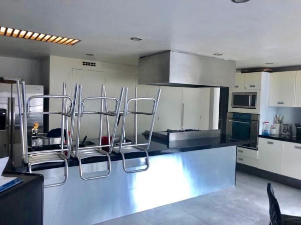 VENDO CASA REMODELADA EN LOMAS HIPODROMO