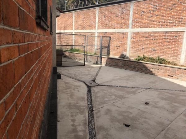 VENDO CASA REMODELADA EN LOMAS HIPODROMO
