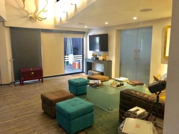 VENDO CASA REMODELADA EN LOMAS HIPODROMO