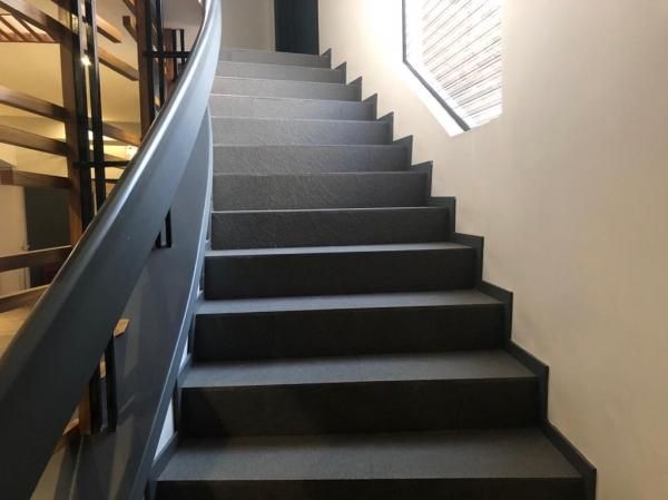 VENDO CASA REMODELADA EN LOMAS HIPODROMO