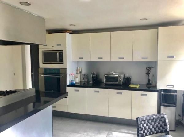 VENDO CASA REMODELADA EN LOMAS HIPODROMO